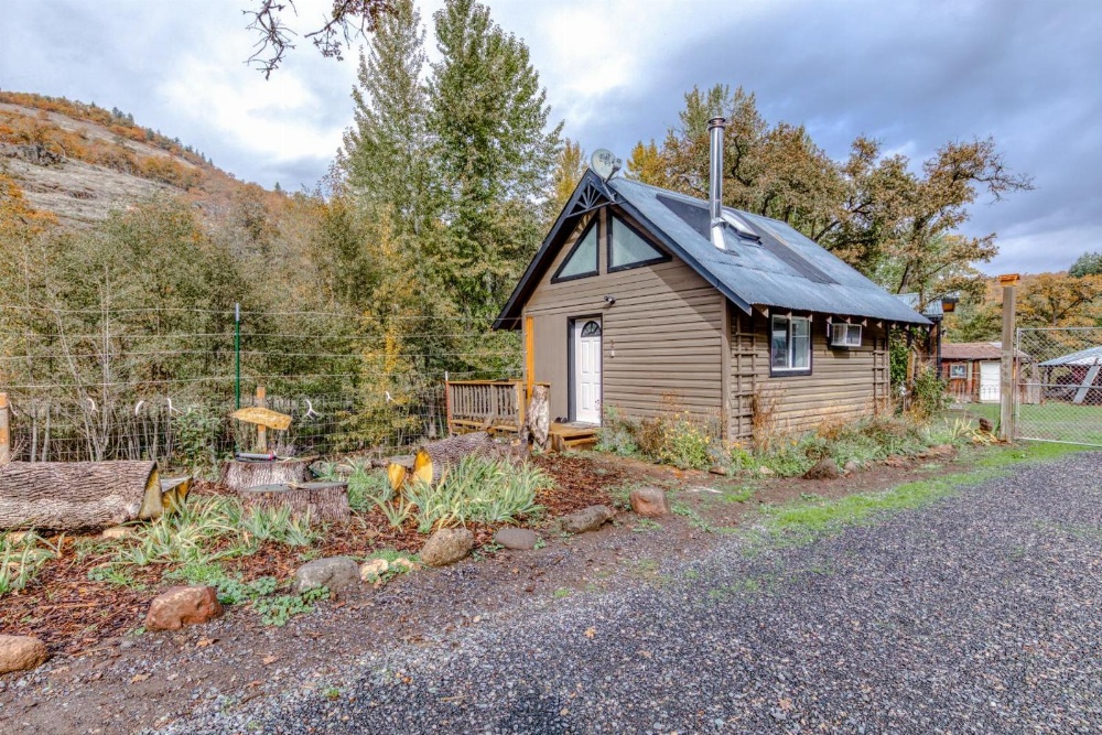 Green Acres Main image